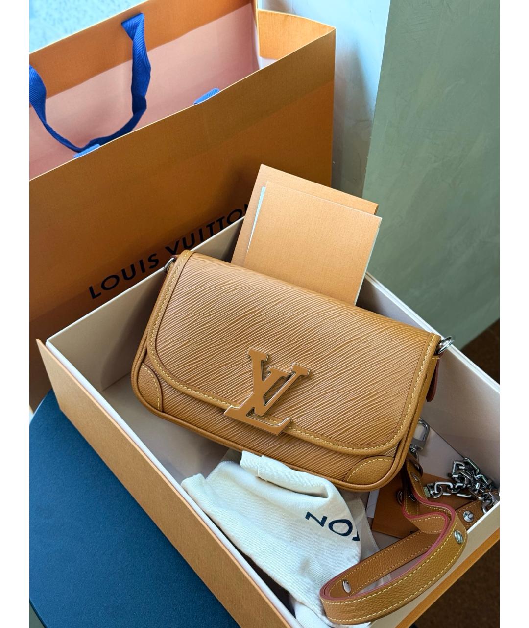 LOUIS VUITTON Коричневая кожаная сумка через плечо, фото 2