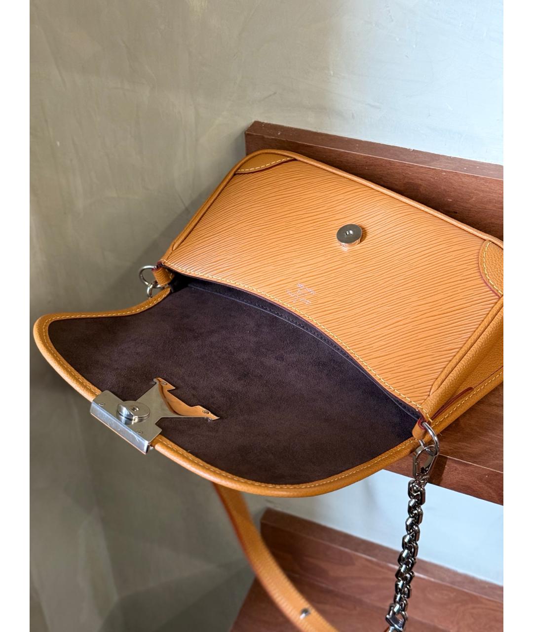 LOUIS VUITTON Коричневая кожаная сумка через плечо, фото 9