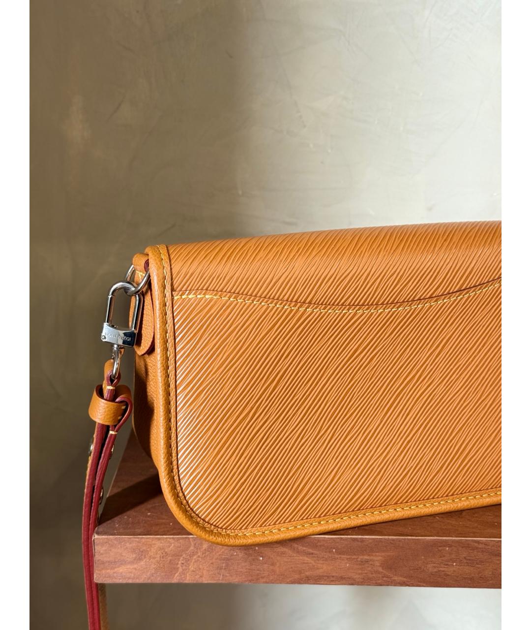 LOUIS VUITTON Коричневая кожаная сумка через плечо, фото 8