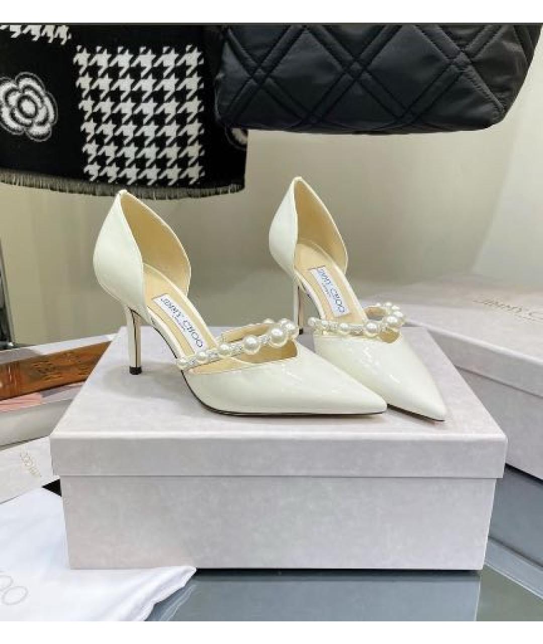 JIMMY CHOO Белые лодочки на низком каблуке из лакированной кожи, фото 7