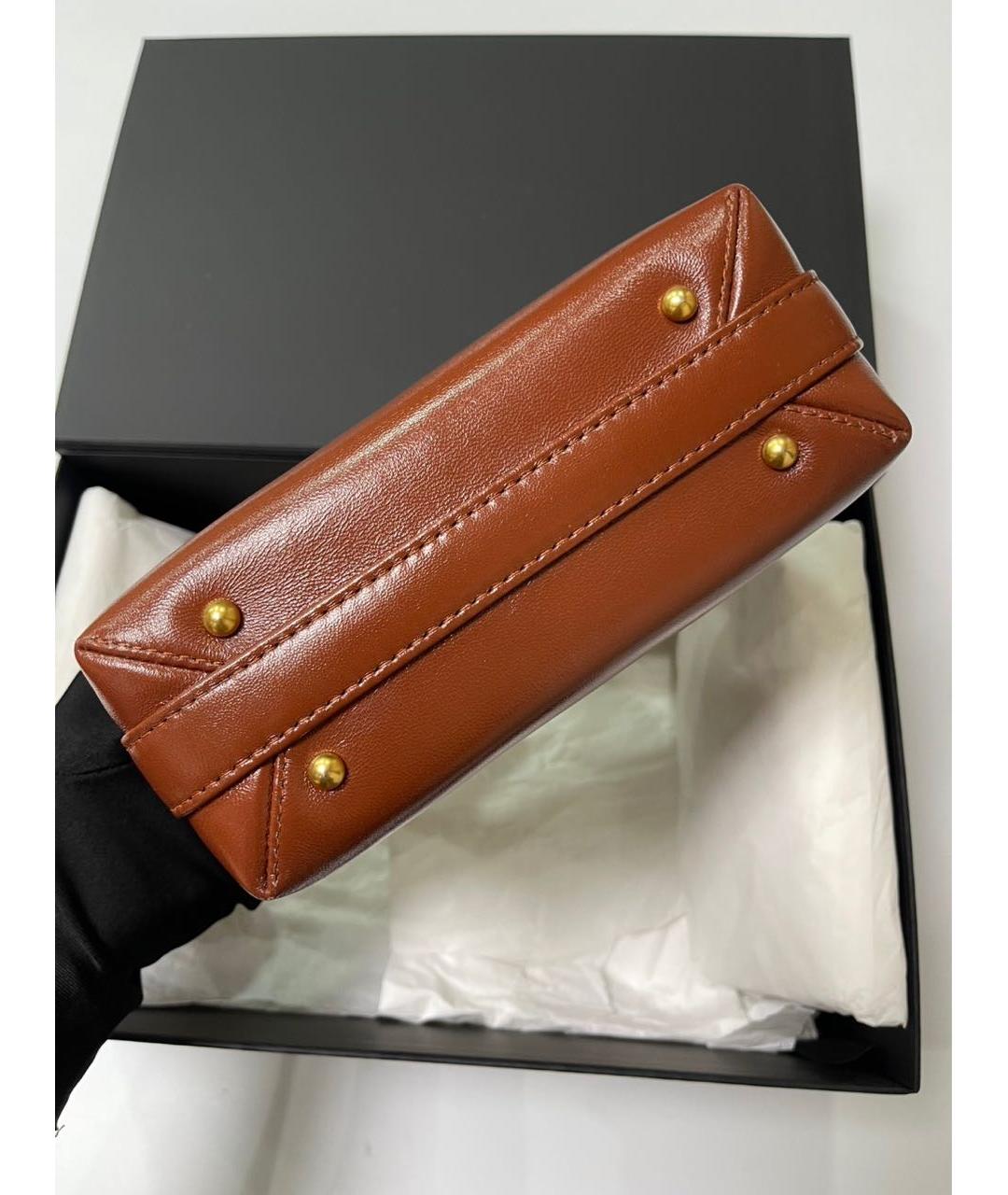 CHANEL Коричневая кожаная сумка с короткими ручками, фото 5