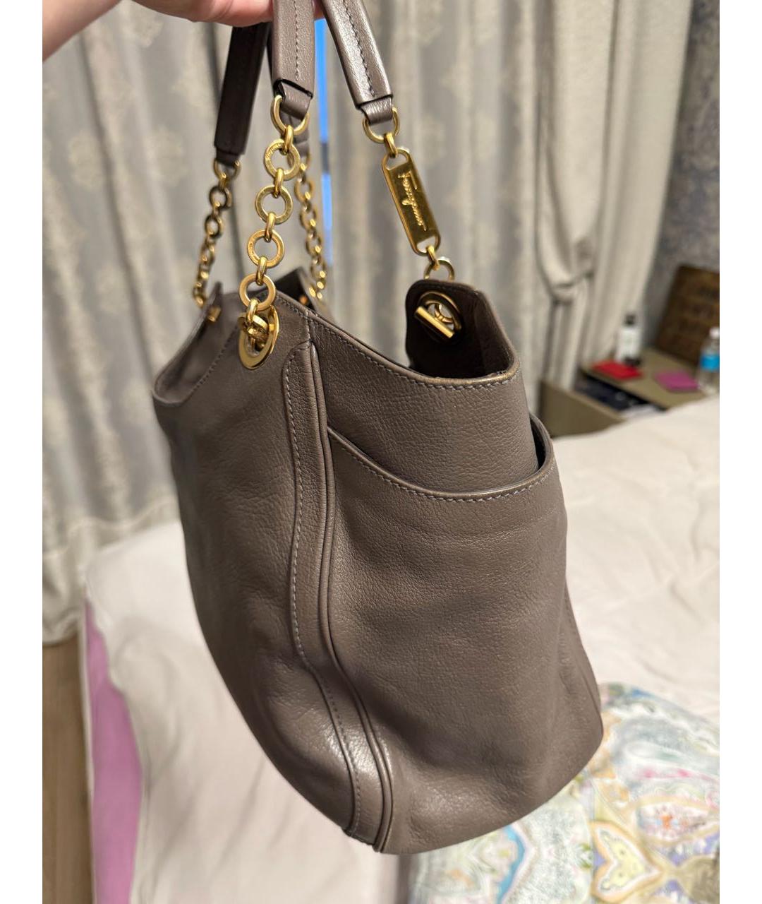 FERRAGAMO Серая кожаная сумка с короткими ручками, фото 2