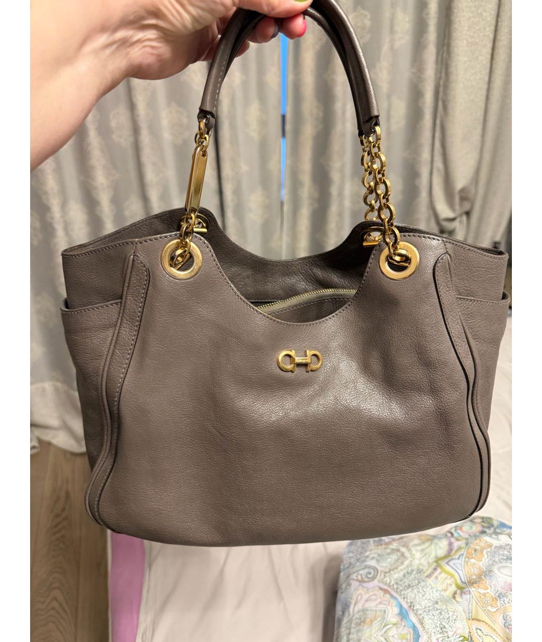 FERRAGAMO Серая кожаная сумка с короткими ручками, фото 5