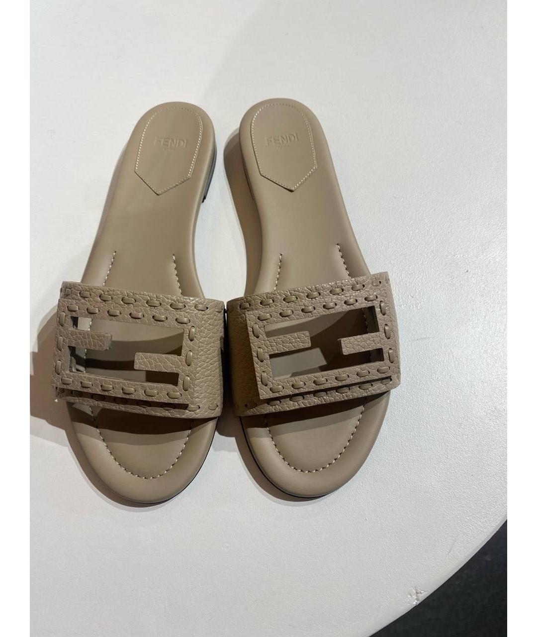 FENDI Бежевые кожаные шлепанцы, фото 3