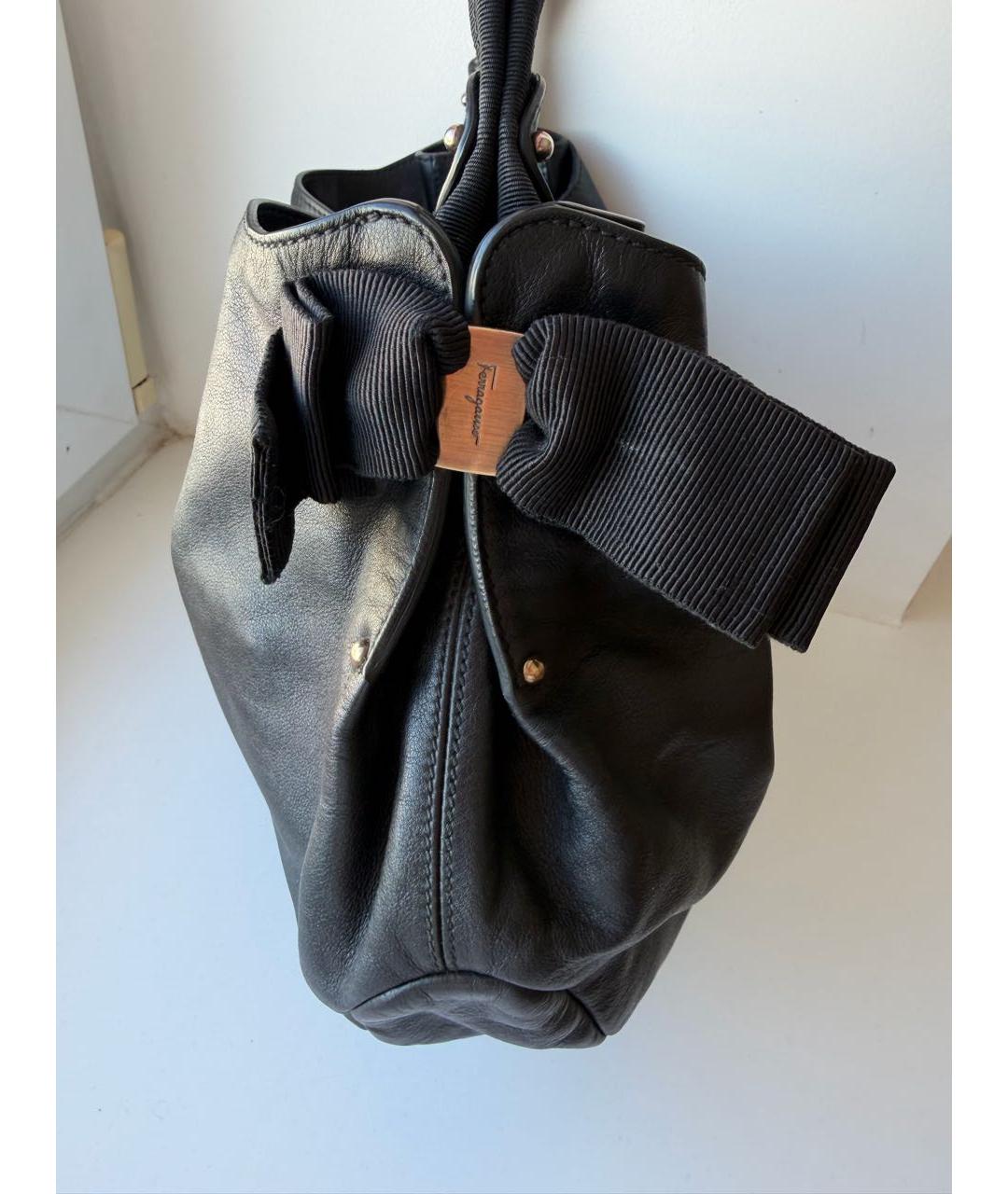 FERRAGAMO Черная кожаная сумка через плечо, фото 2