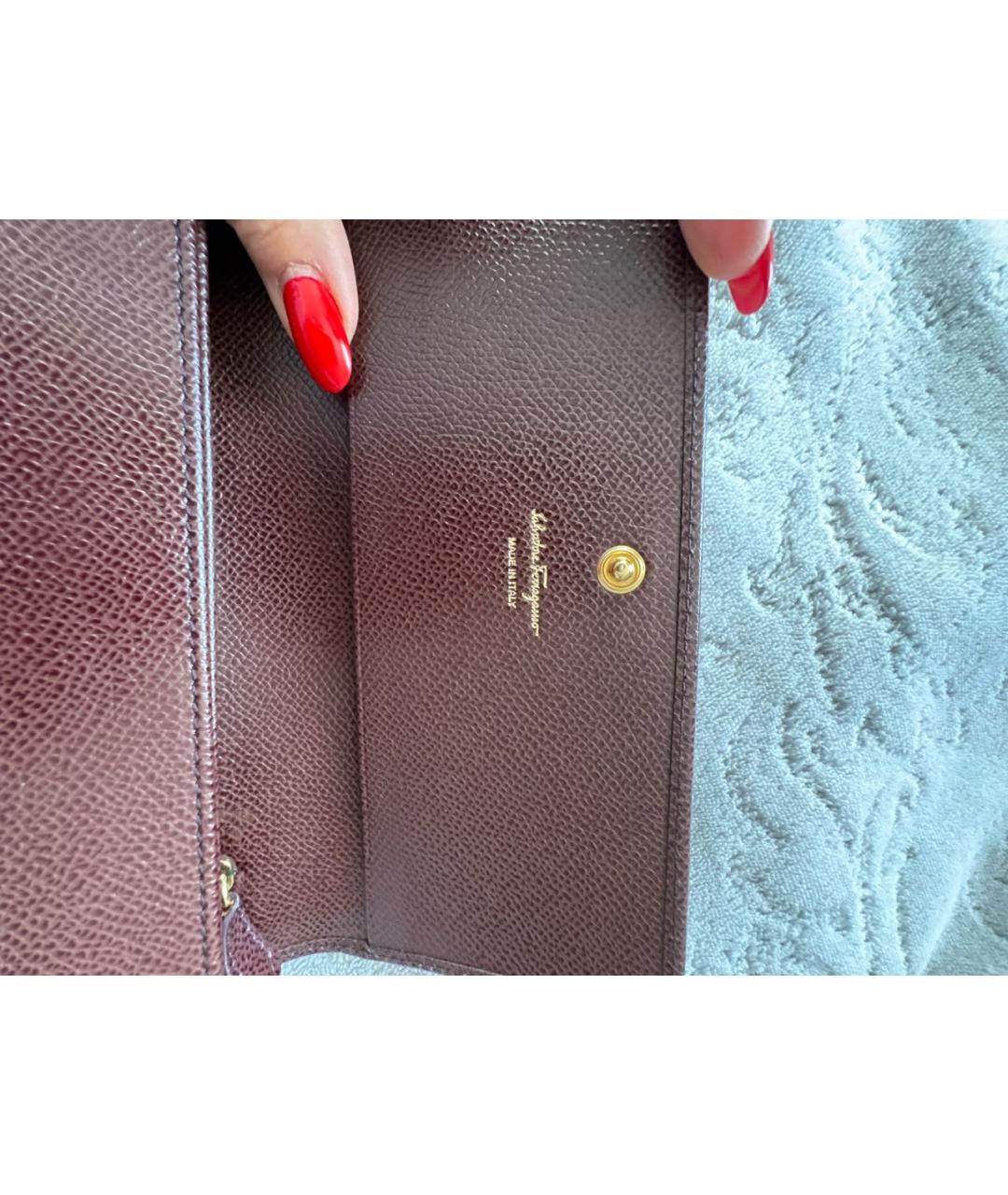 FERRAGAMO Коричневый кожаный кошелек, фото 5