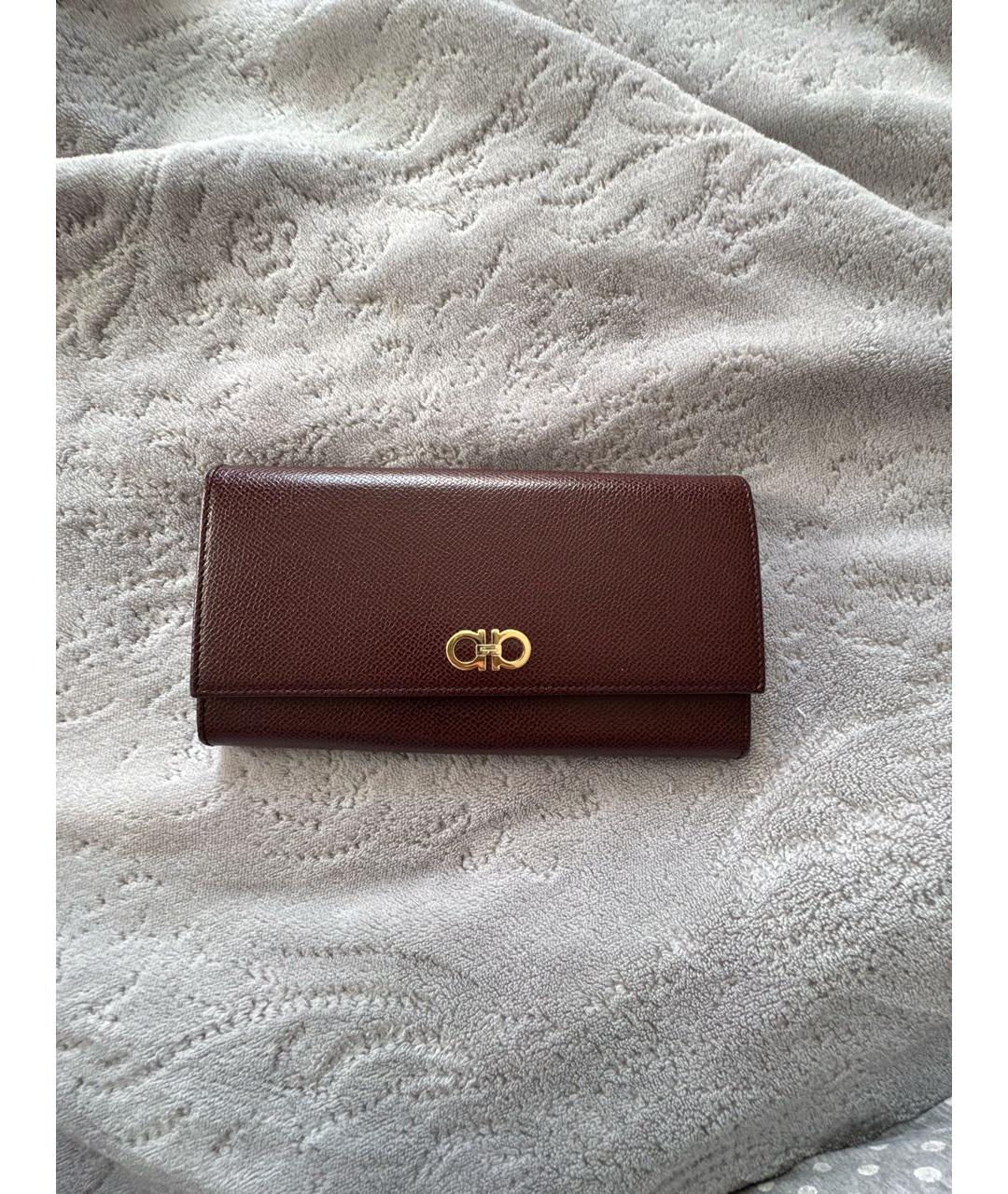 FERRAGAMO Коричневый кожаный кошелек, фото 8