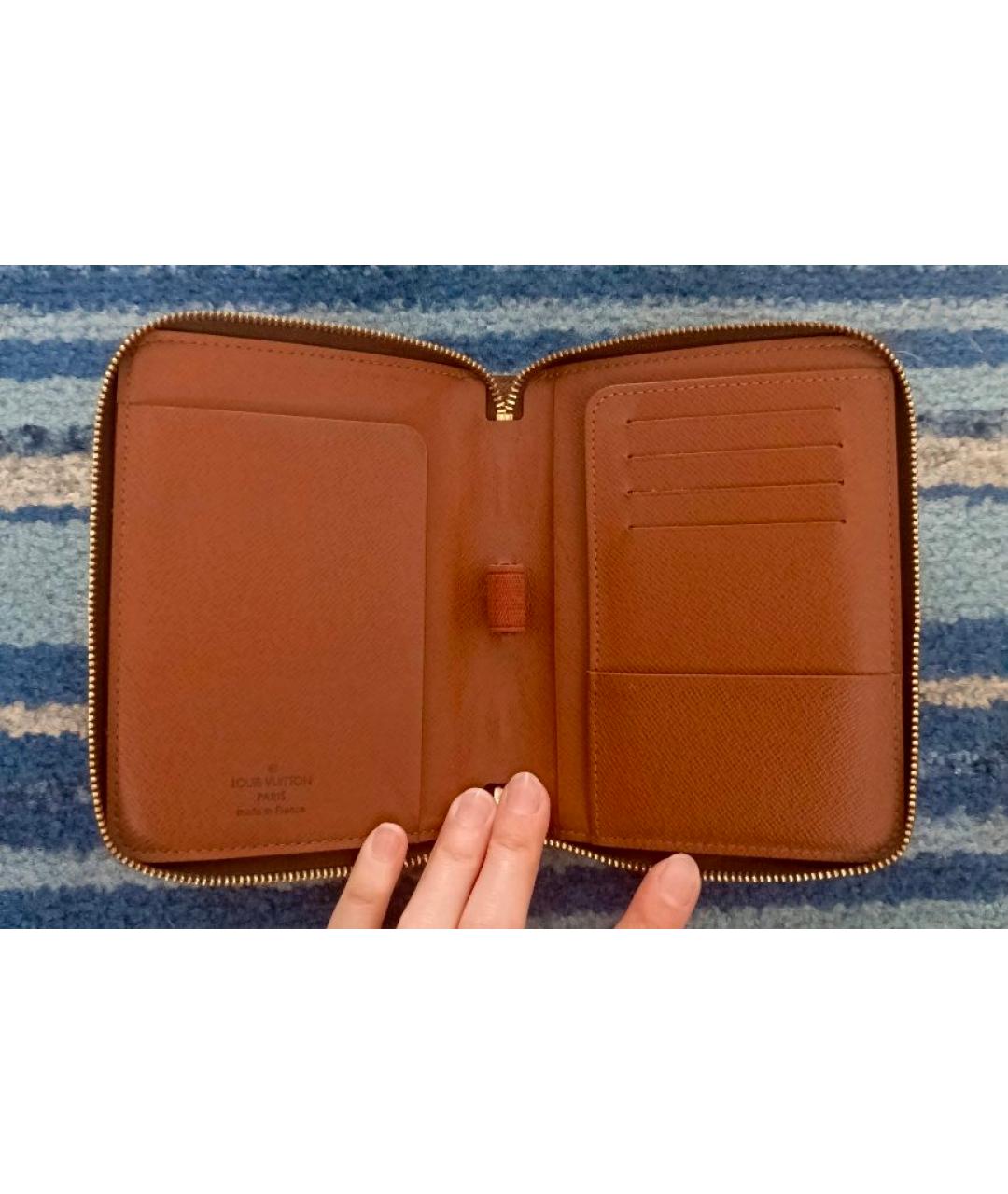 LOUIS VUITTON Коричневый кошелек, фото 3