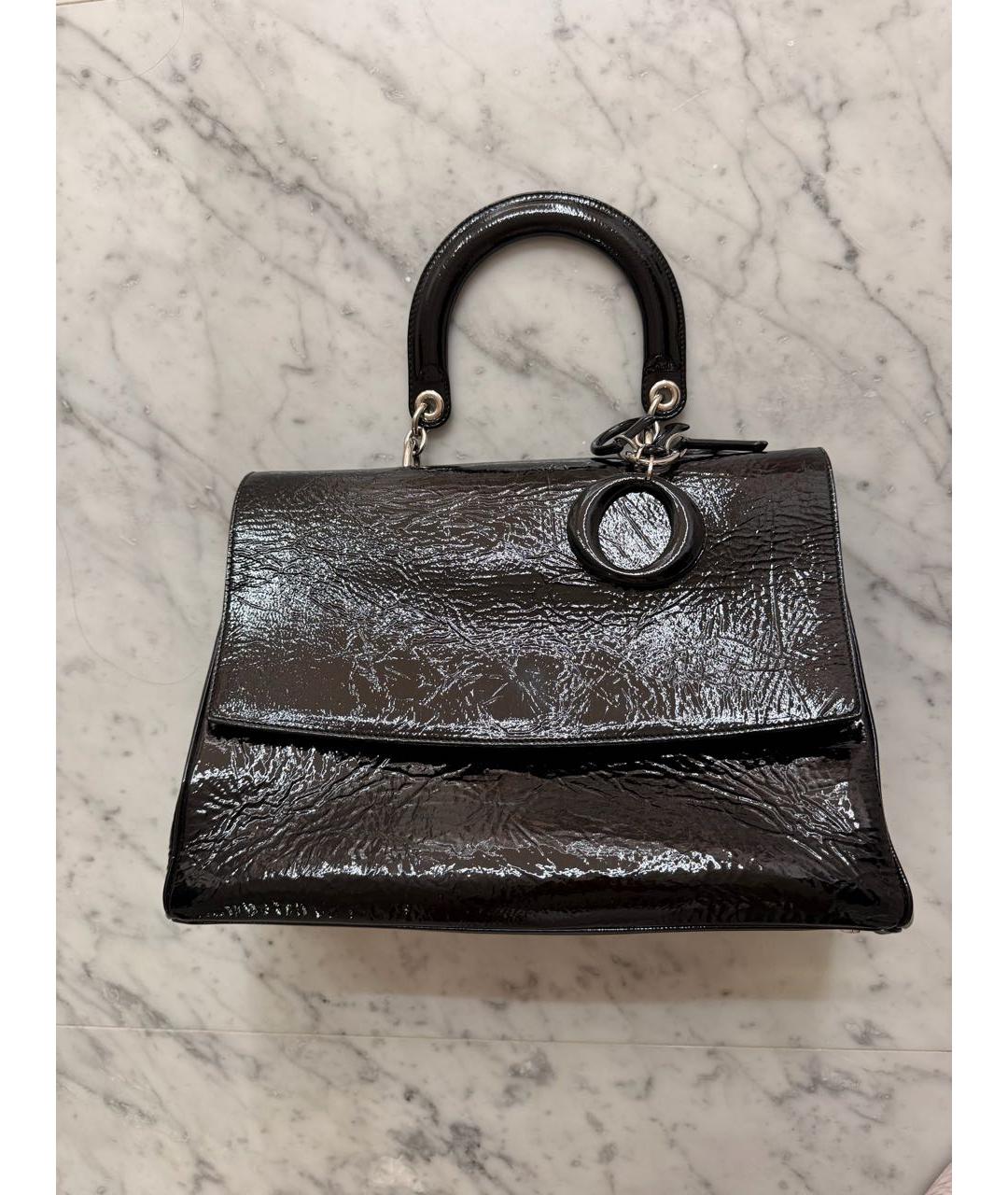 CHRISTIAN DIOR Черная сумка с короткими ручками из лакированной кожи, фото 5