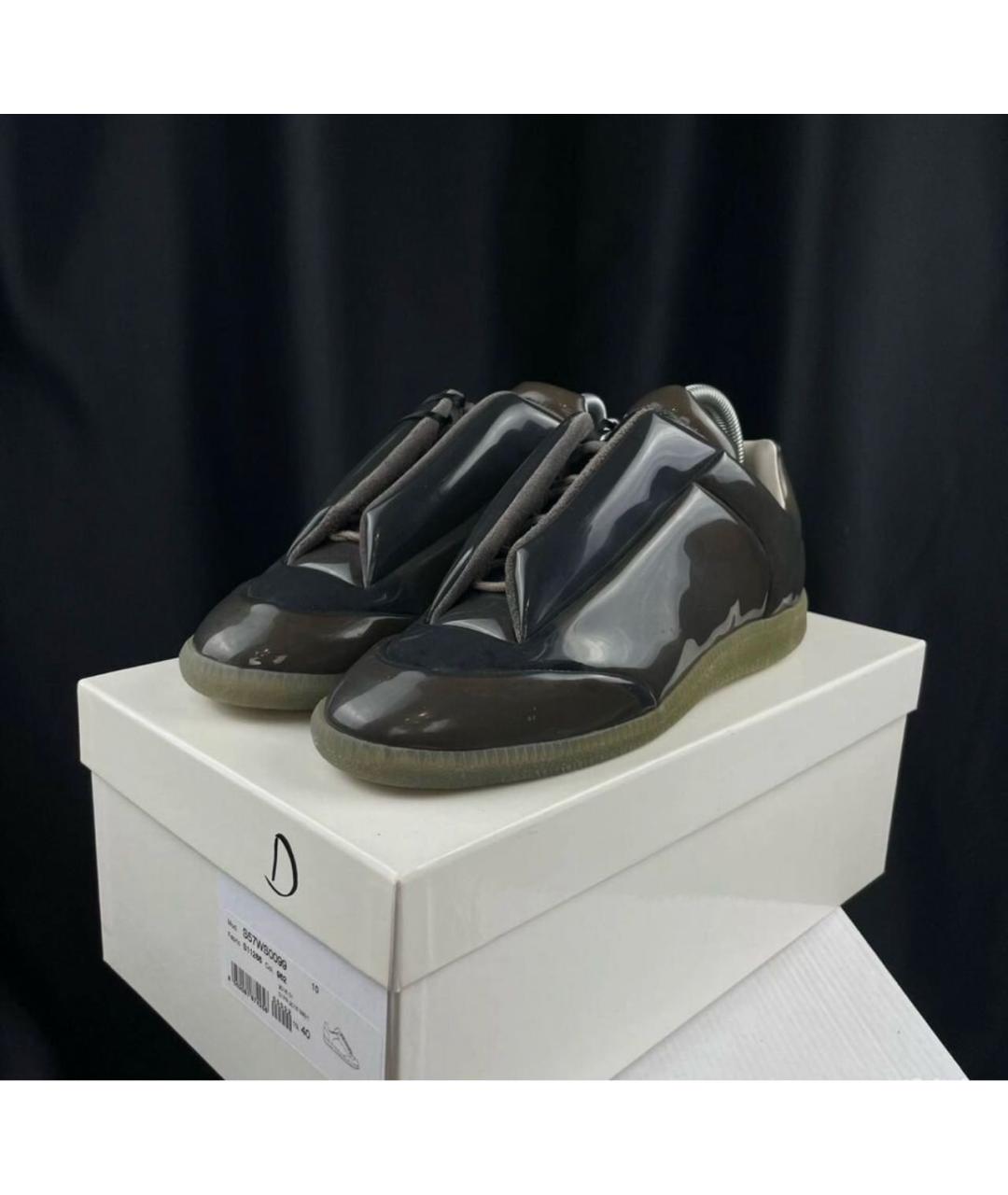 MAISON MARGIELA Антрацитовые низкие кроссовки / кеды из лакированной кожи, фото 3