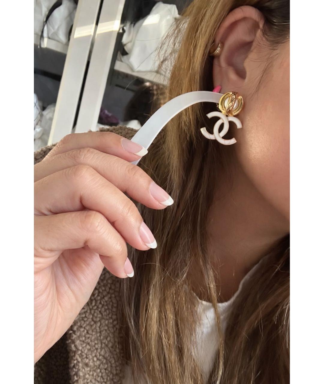 CHANEL Белые металлические серьги, фото 5