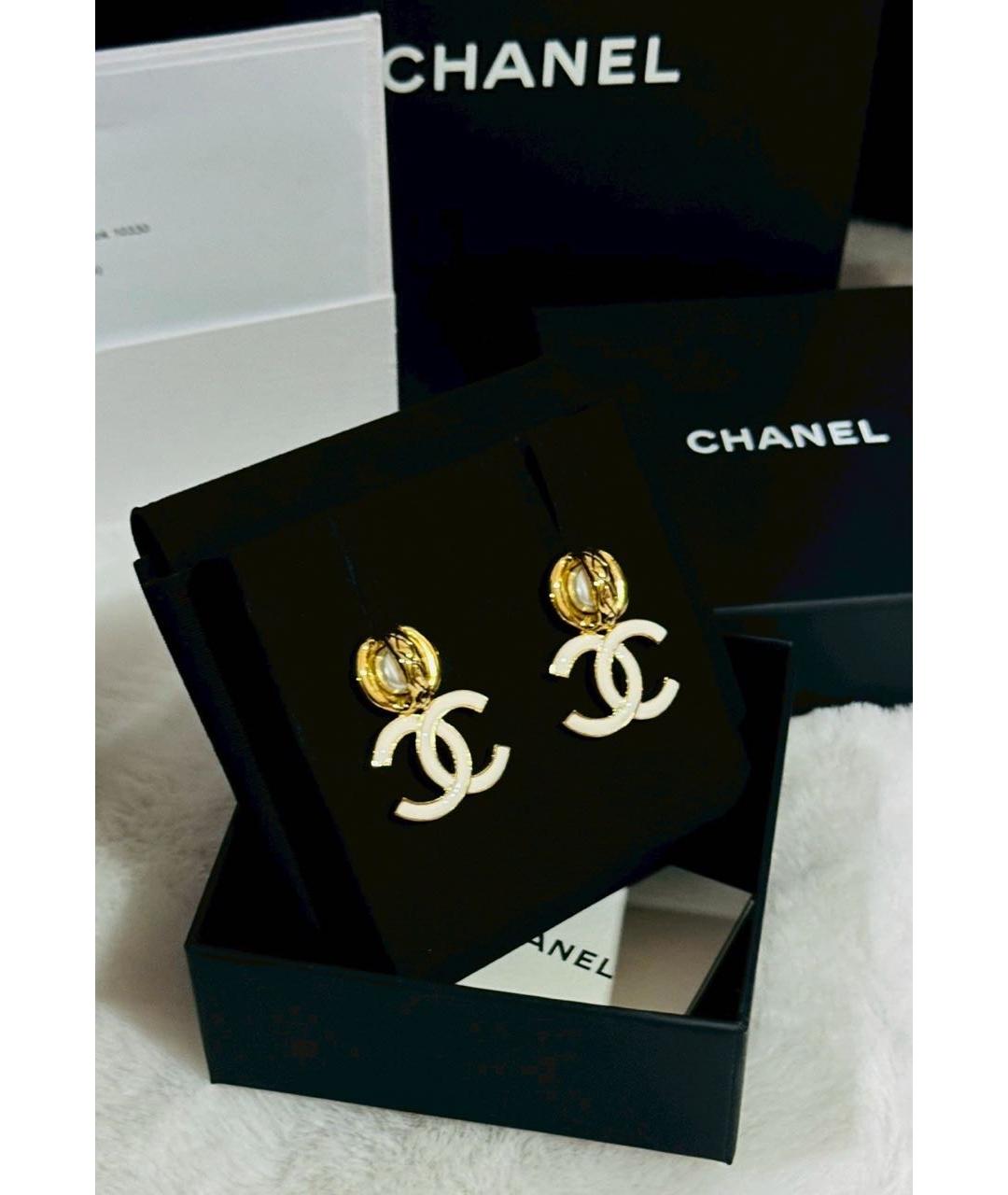 CHANEL Белые металлические серьги, фото 4