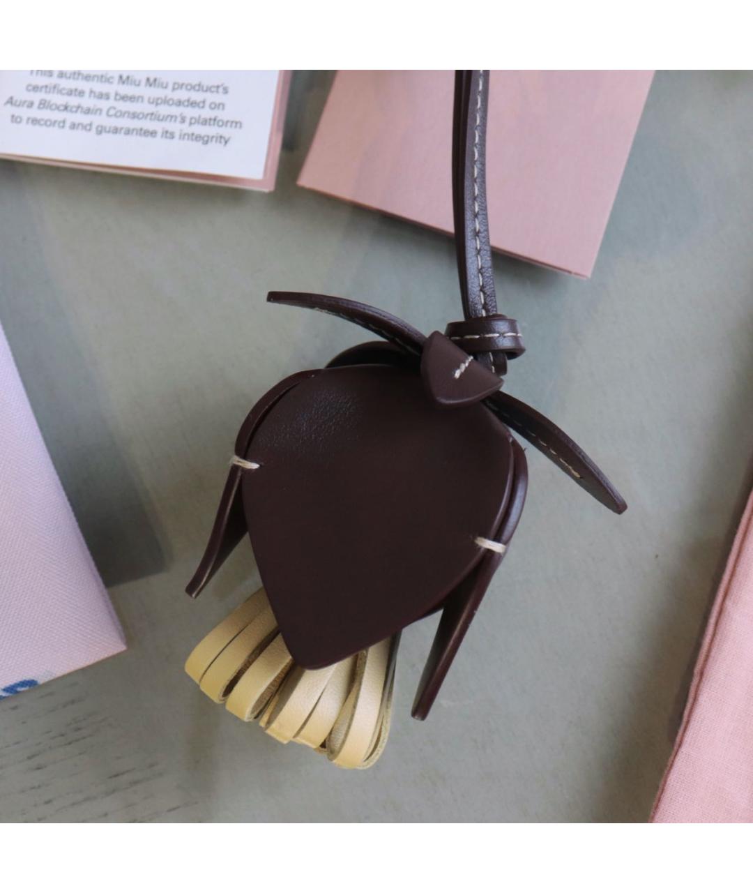 MIU MIU Коричневый брелок, фото 5