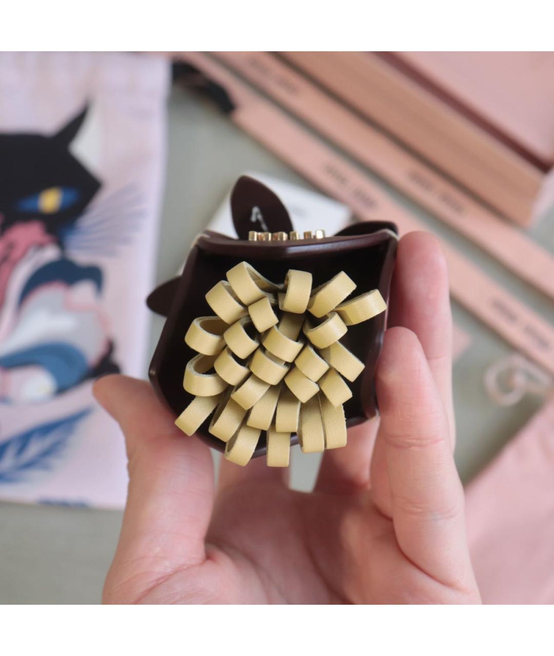 MIU MIU Коричневый брелок, фото 6