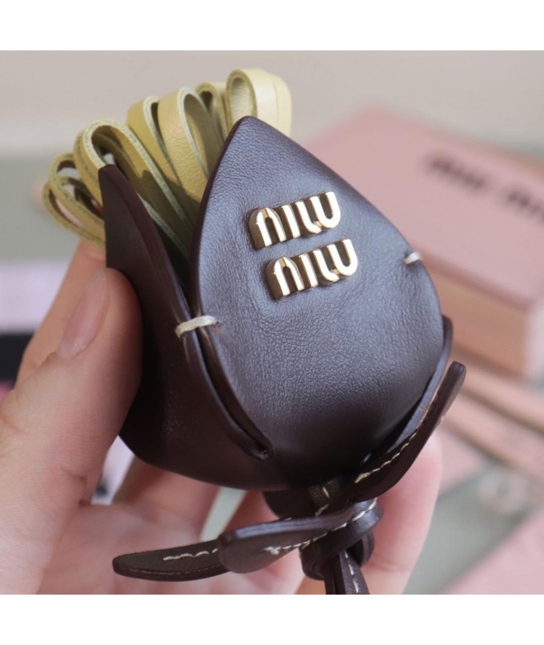 MIU MIU Коричневый брелок, фото 8