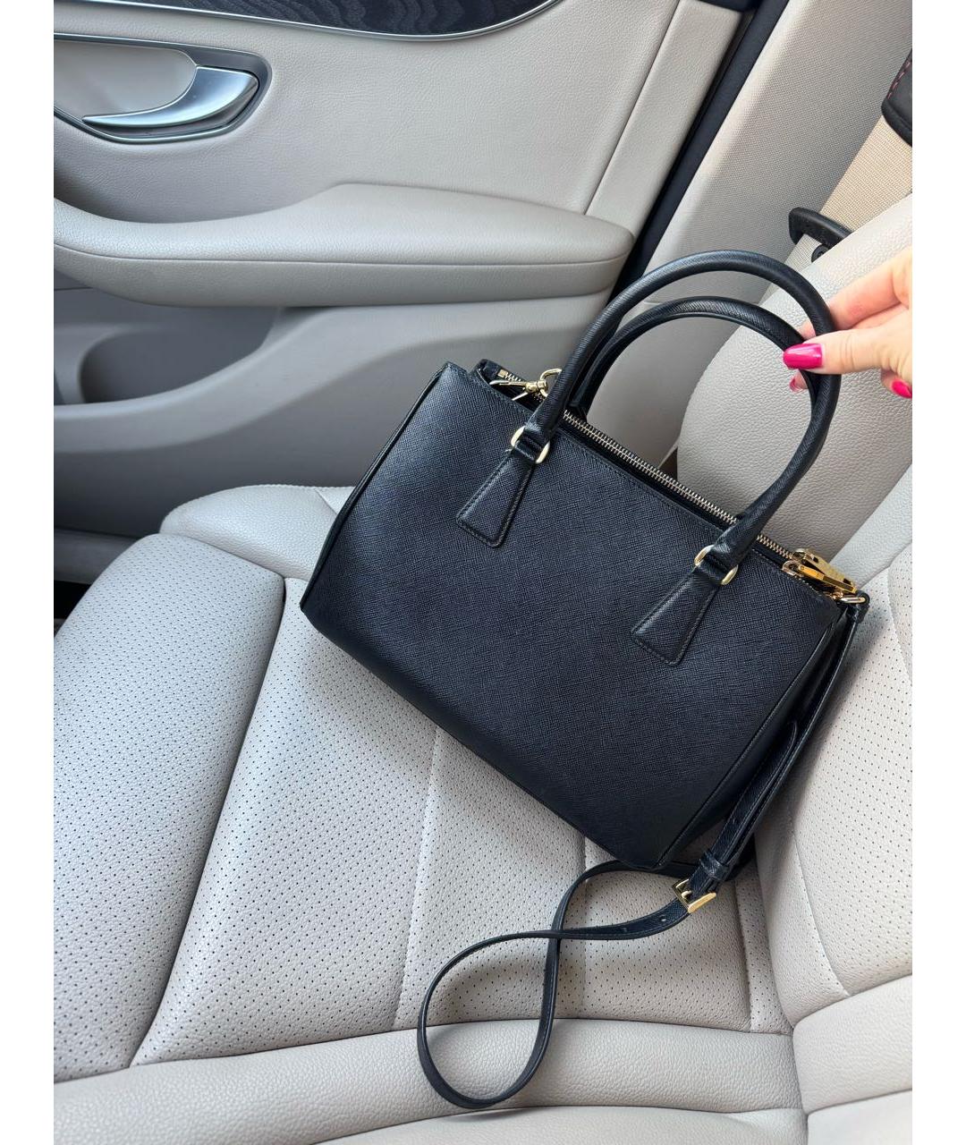 PRADA Черная кожаная сумка с короткими ручками, фото 4