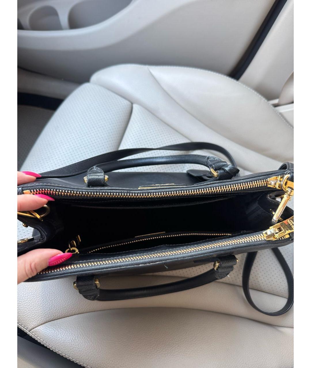 PRADA Черная кожаная сумка с короткими ручками, фото 5