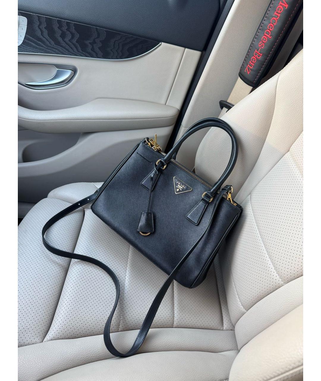 PRADA Черная кожаная сумка с короткими ручками, фото 3