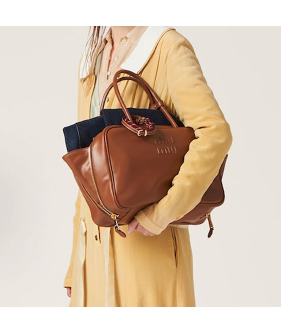 MIU MIU Коричневая кожаная сумка с короткими ручками, фото 4