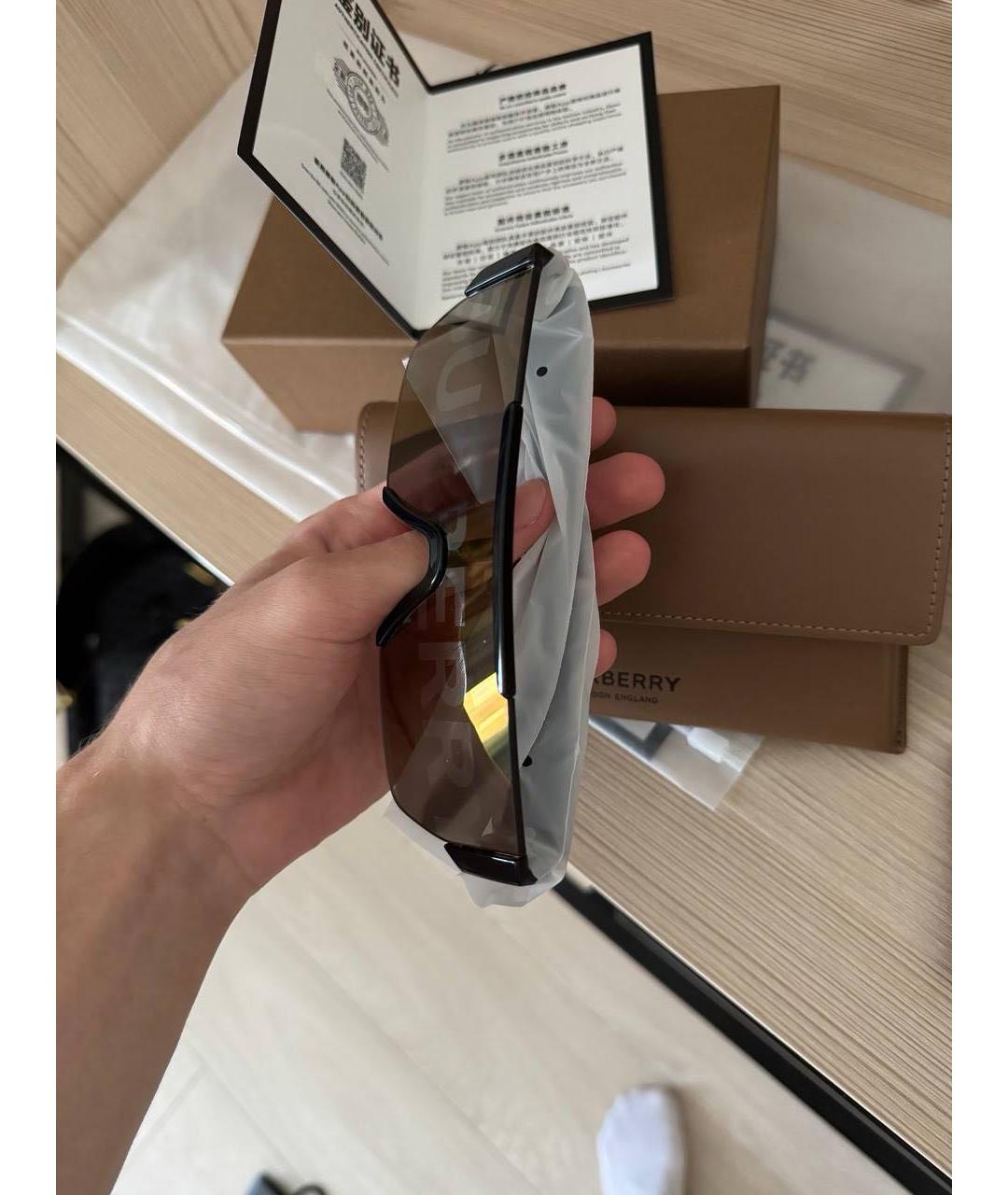 BURBERRY Черные пластиковые солнцезащитные очки, фото 4