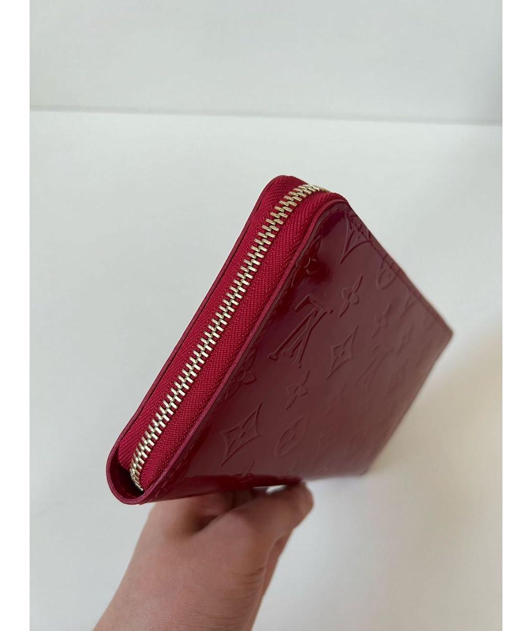 LOUIS VUITTON Красный кошелек из лакированной кожи, фото 2