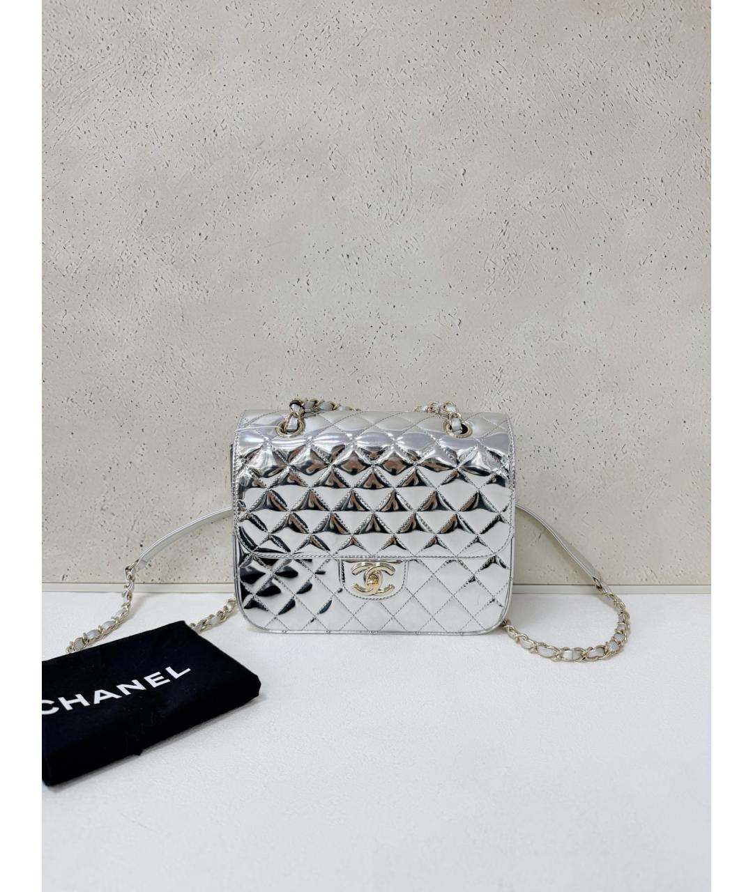 CHANEL Серебряная сумка через плечо из лакированной кожи, фото 7