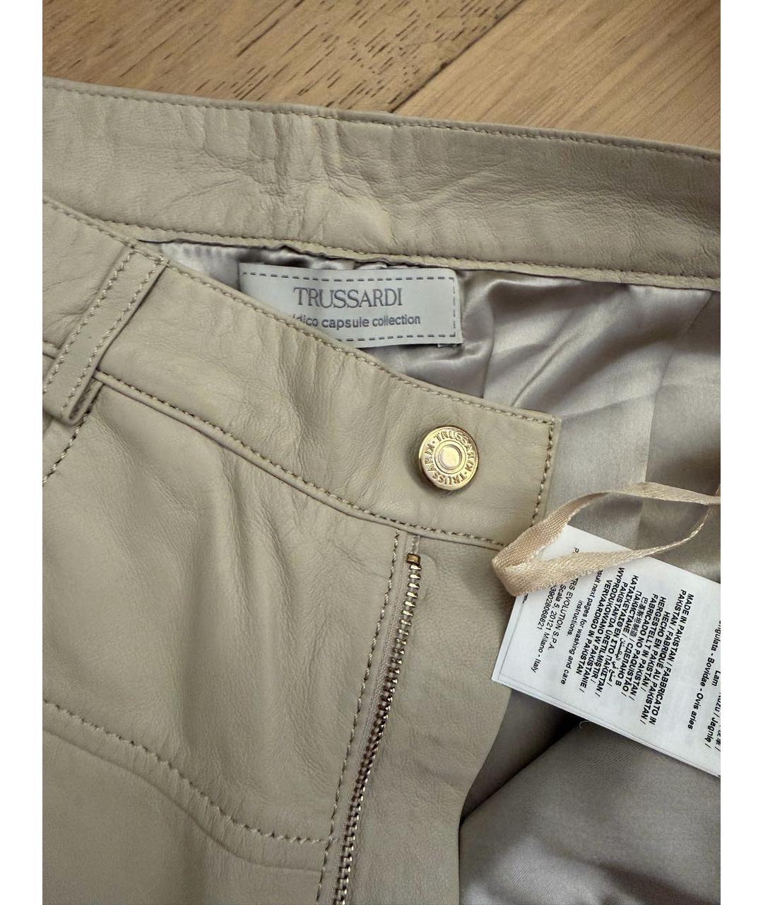TRUSSARDI Бежевые кожаные прямые брюки, фото 3