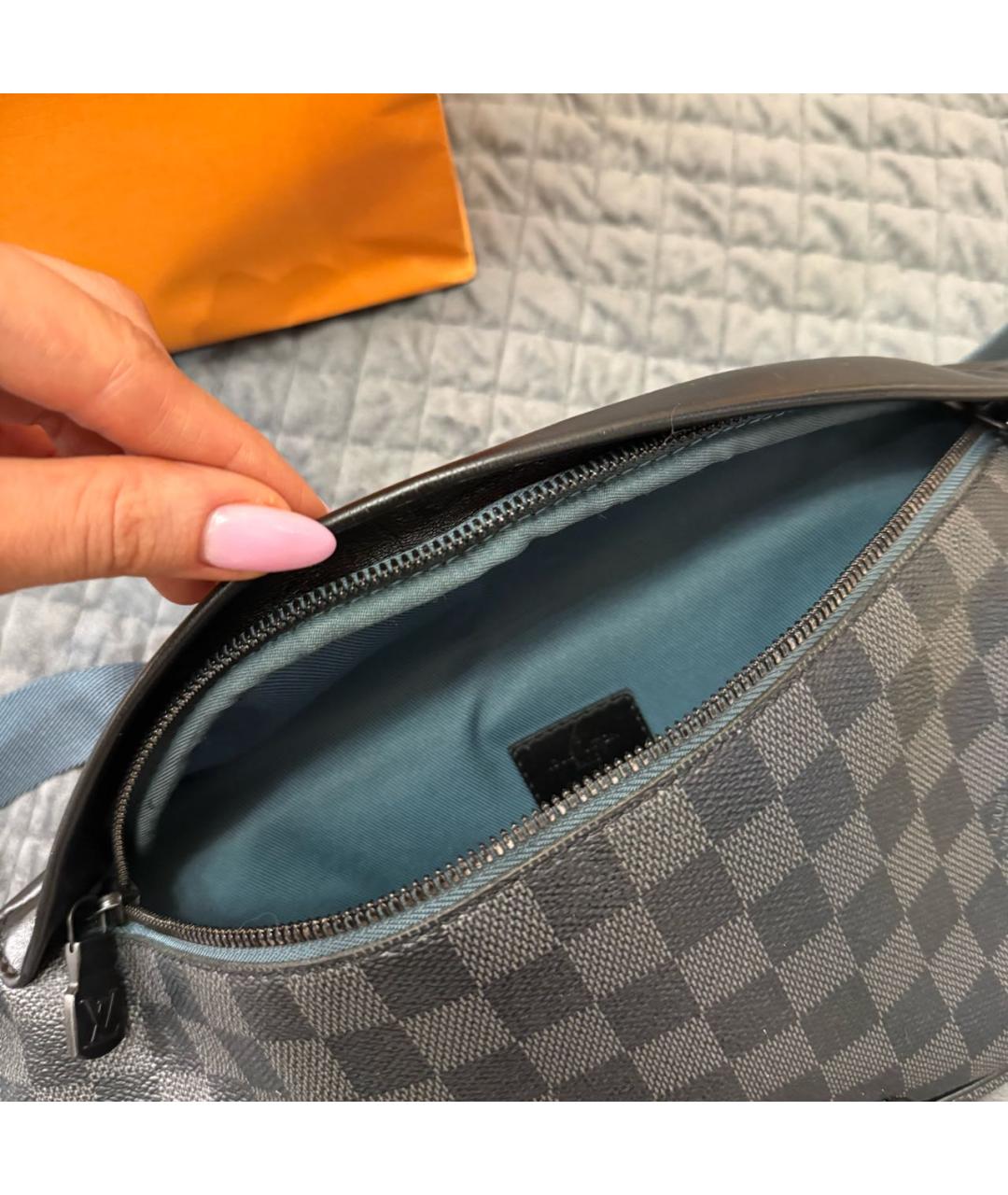 LOUIS VUITTON Серая поясная сумка, фото 3