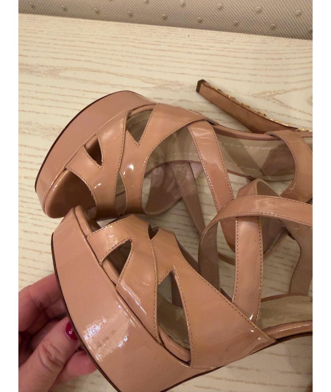 CHRISTIAN DIOR Бежевые босоножки из лакированной кожи, фото 4