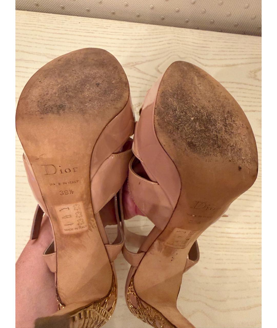 CHRISTIAN DIOR Бежевые босоножки из лакированной кожи, фото 6