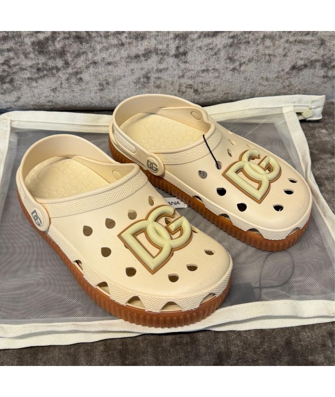 DOLCE & GABBANA KIDS Бежевые резиновые сандалии и шлепанцы, фото 2