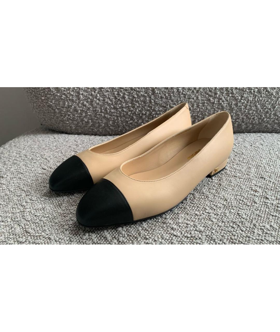 CHANEL Бежевые кожаные балетки, фото 3