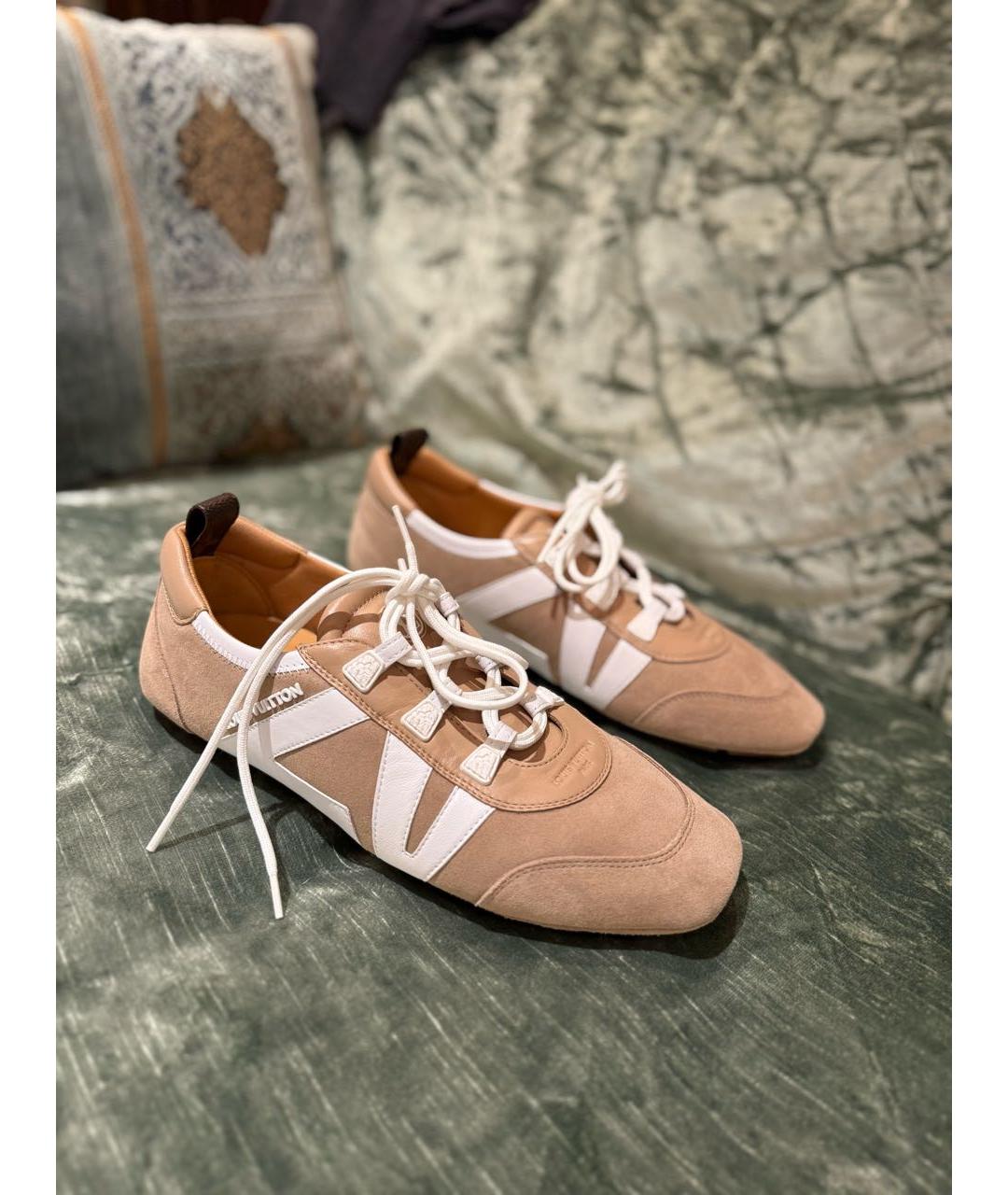 LOUIS VUITTON Бежевые замшевые кроссовки, фото 3