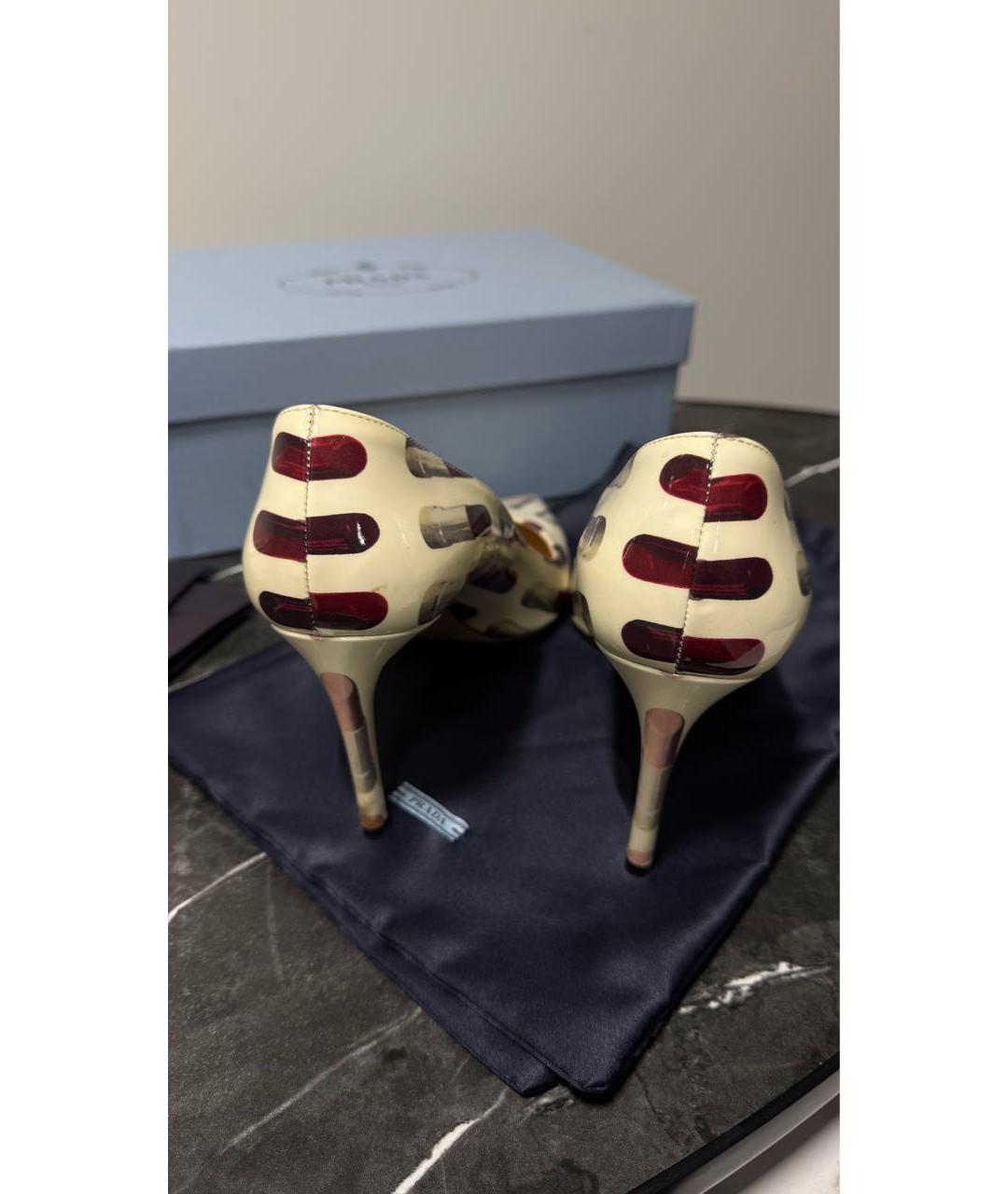 PRADA Белые туфли из лакированной кожи, фото 5