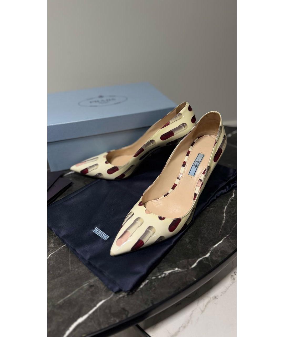 PRADA Белые туфли из лакированной кожи, фото 3