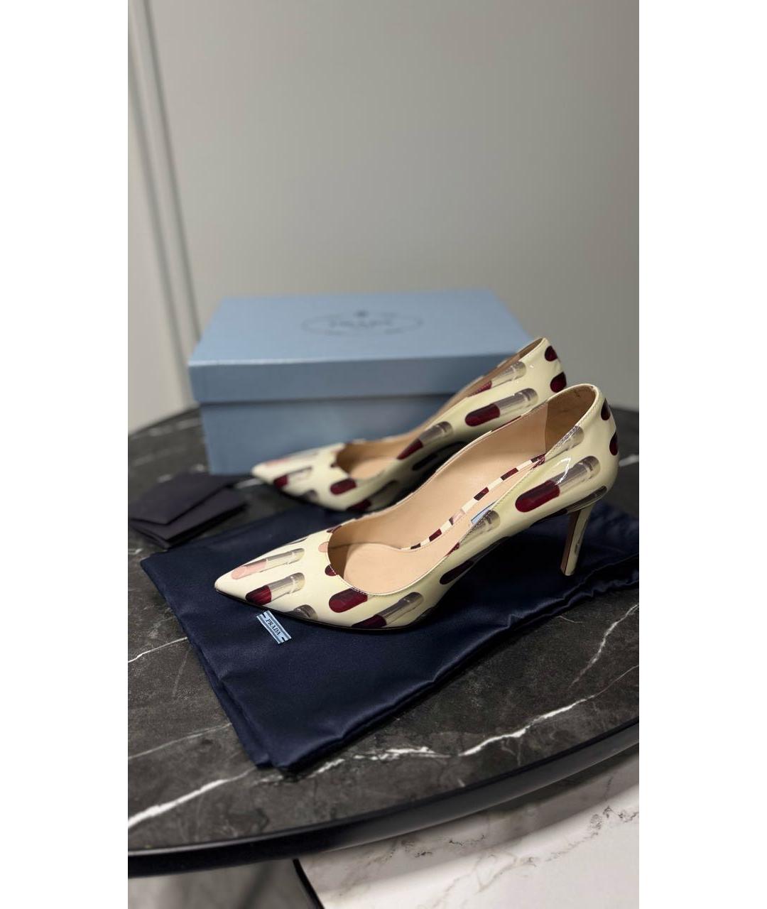 PRADA Белые туфли из лакированной кожи, фото 2