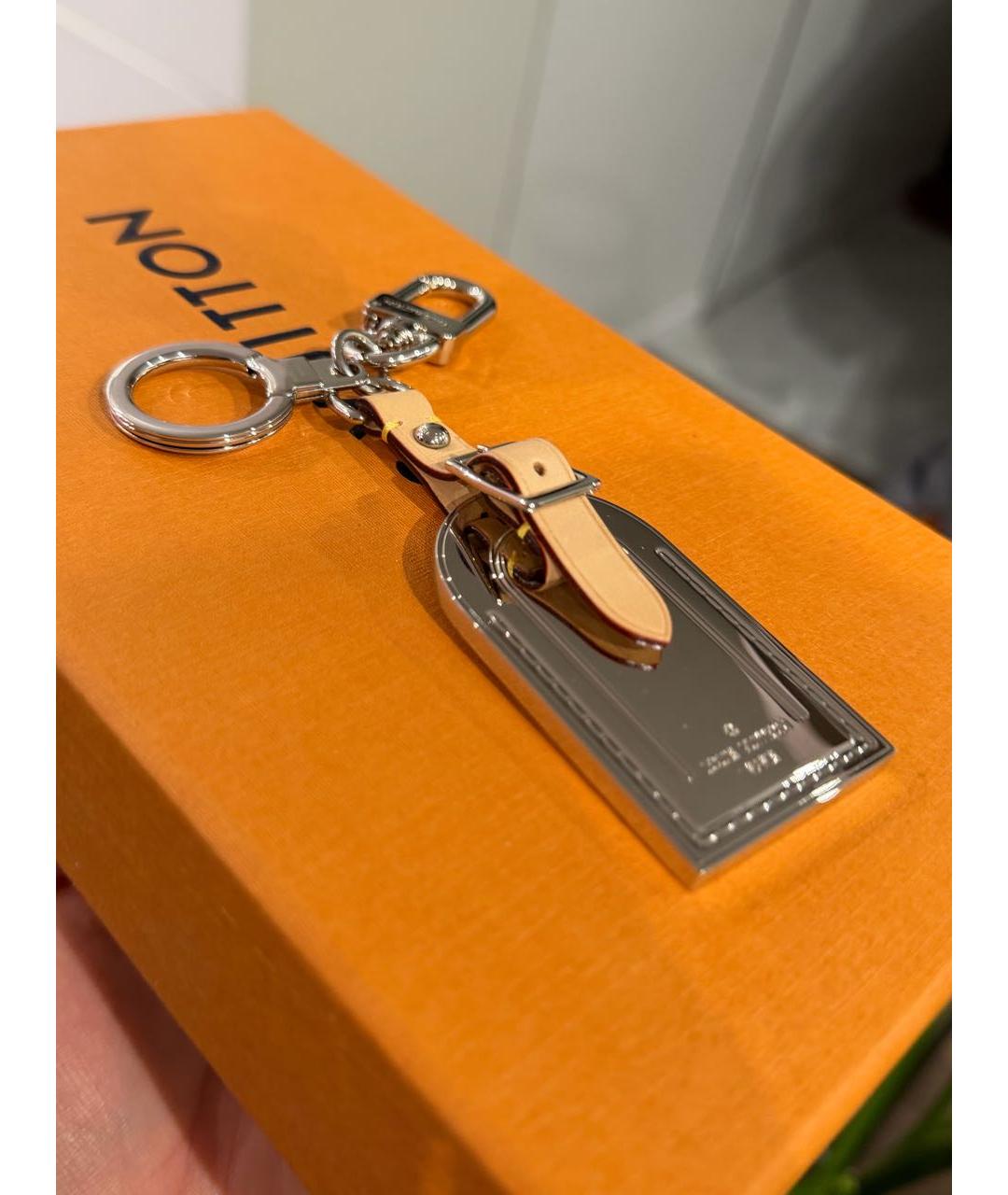LOUIS VUITTON Серебрянный брелок, фото 6