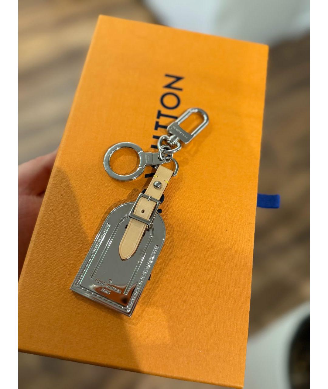 LOUIS VUITTON Серебрянный брелок, фото 7