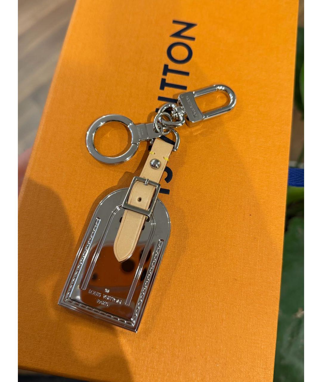 LOUIS VUITTON Серебрянный брелок, фото 5
