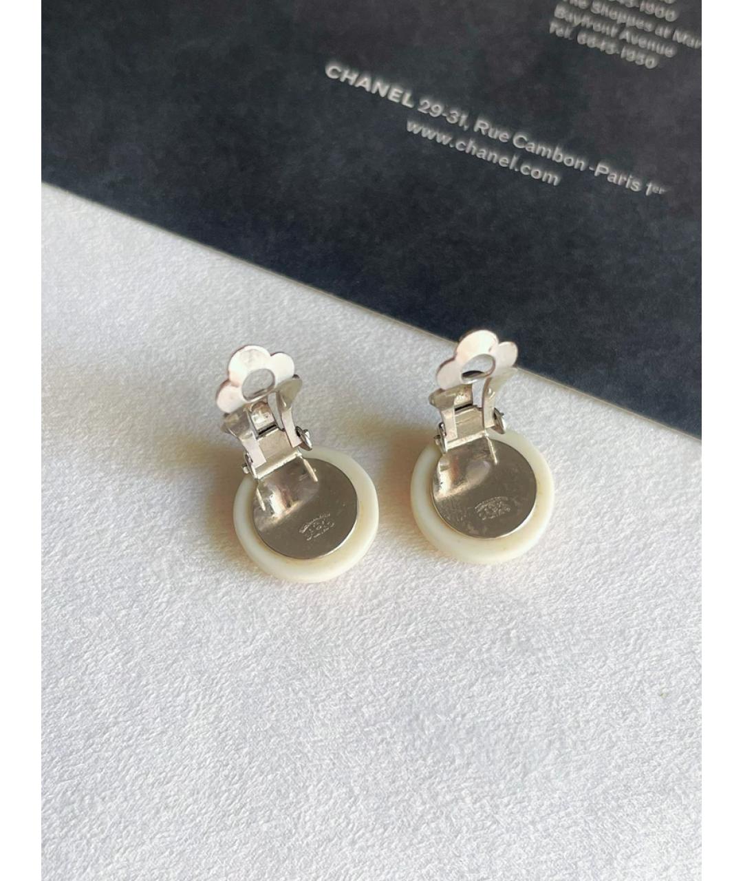 CHANEL Красные пластиковые клипсы, фото 2