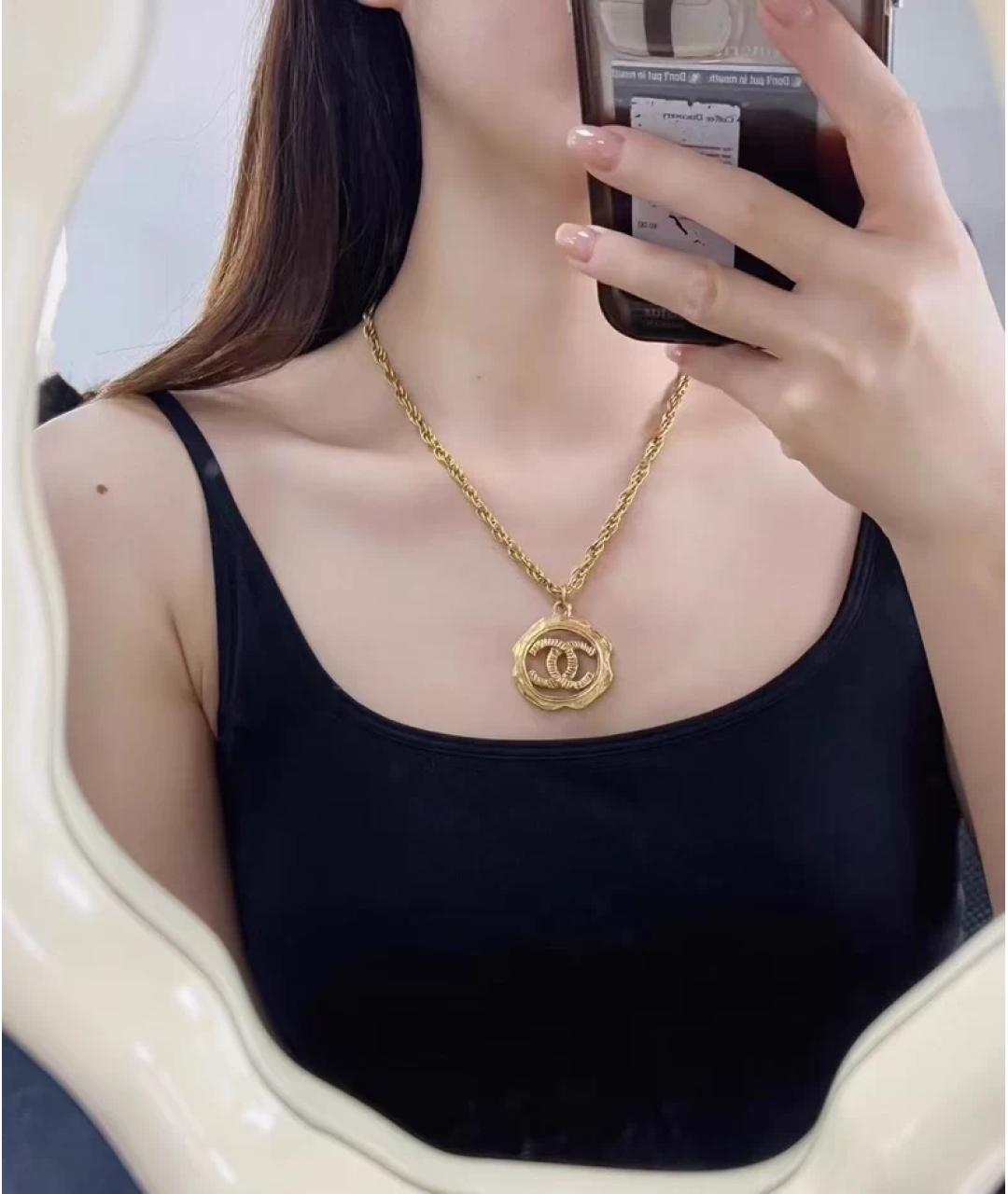 CHANEL Золотая металлическая подвеска, фото 4