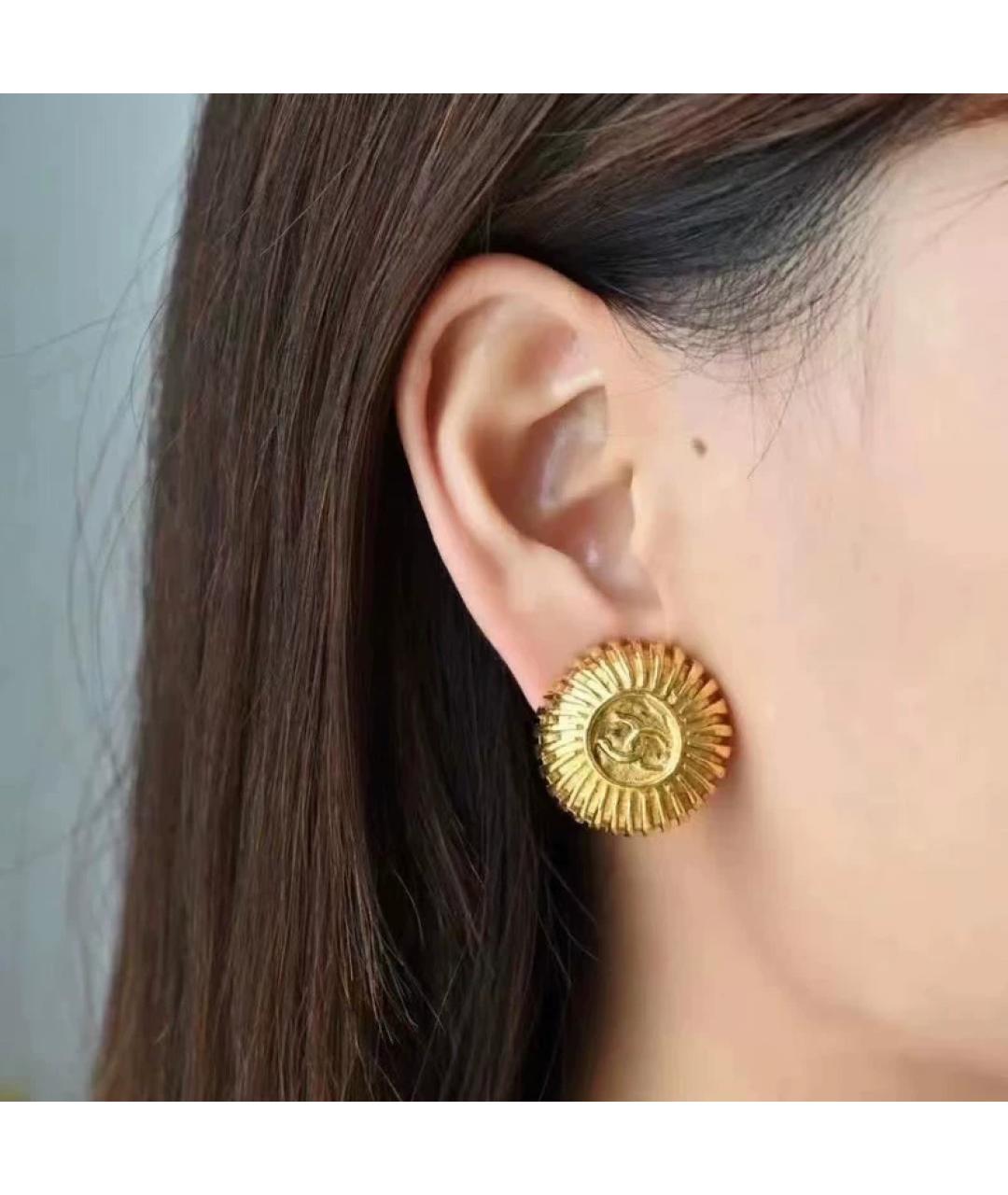 CHANEL Золотые металлические клипсы, фото 3