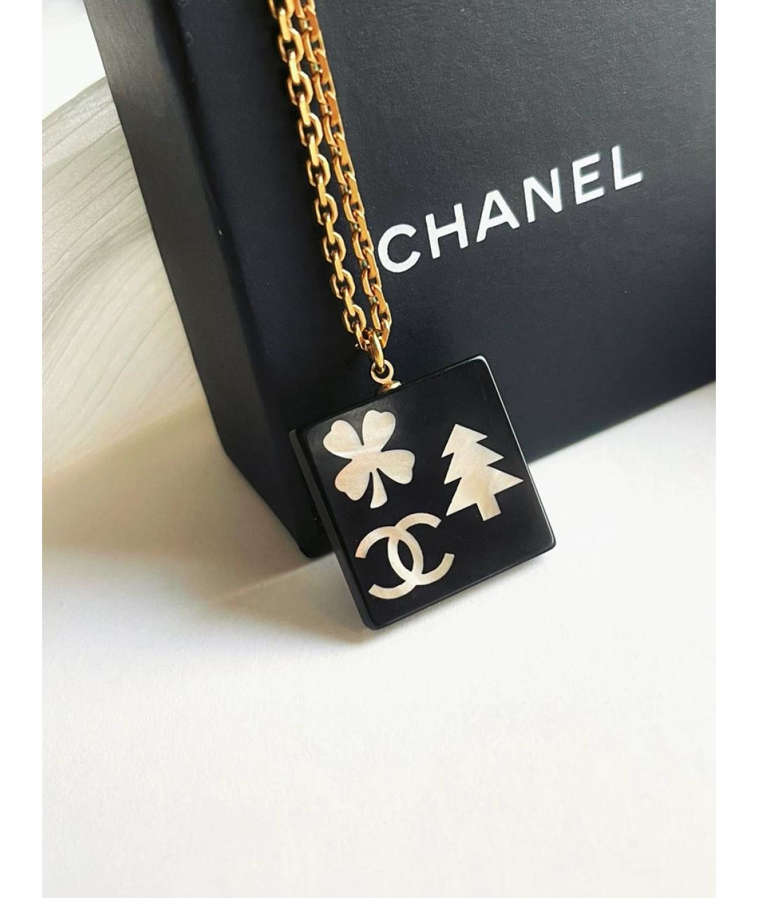 CHANEL Черная пластиковая подвеска, фото 2