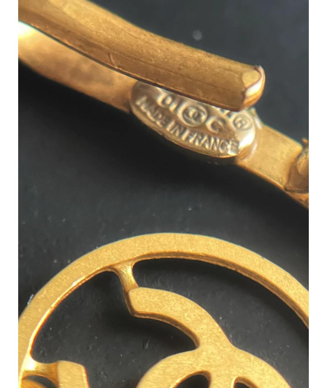 CHANEL Золотая пластиковая подвеска, фото 5