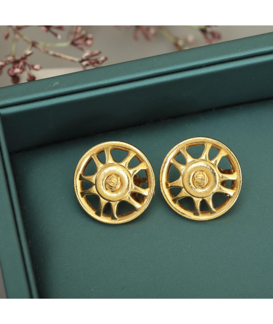 CHANEL Золотые металлические клипсы, фото 2