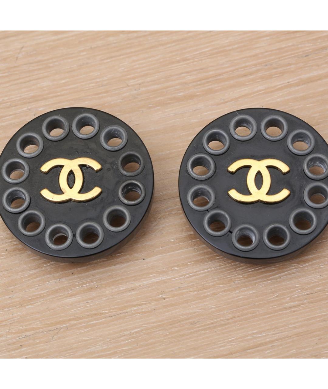 CHANEL Черные металлические клипсы, фото 3