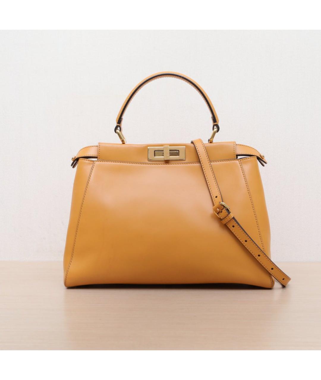 FENDI Оранжевая кожаная сумка с короткими ручками, фото 3