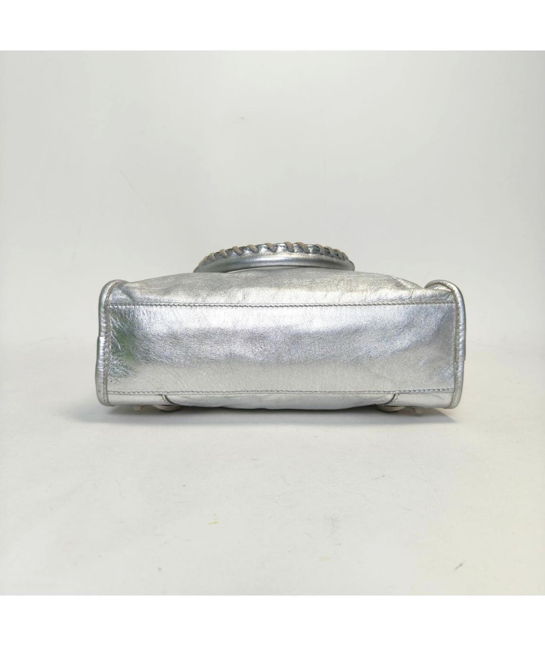 BALENCIAGA Серебряная кожаная сумка с короткими ручками, фото 5