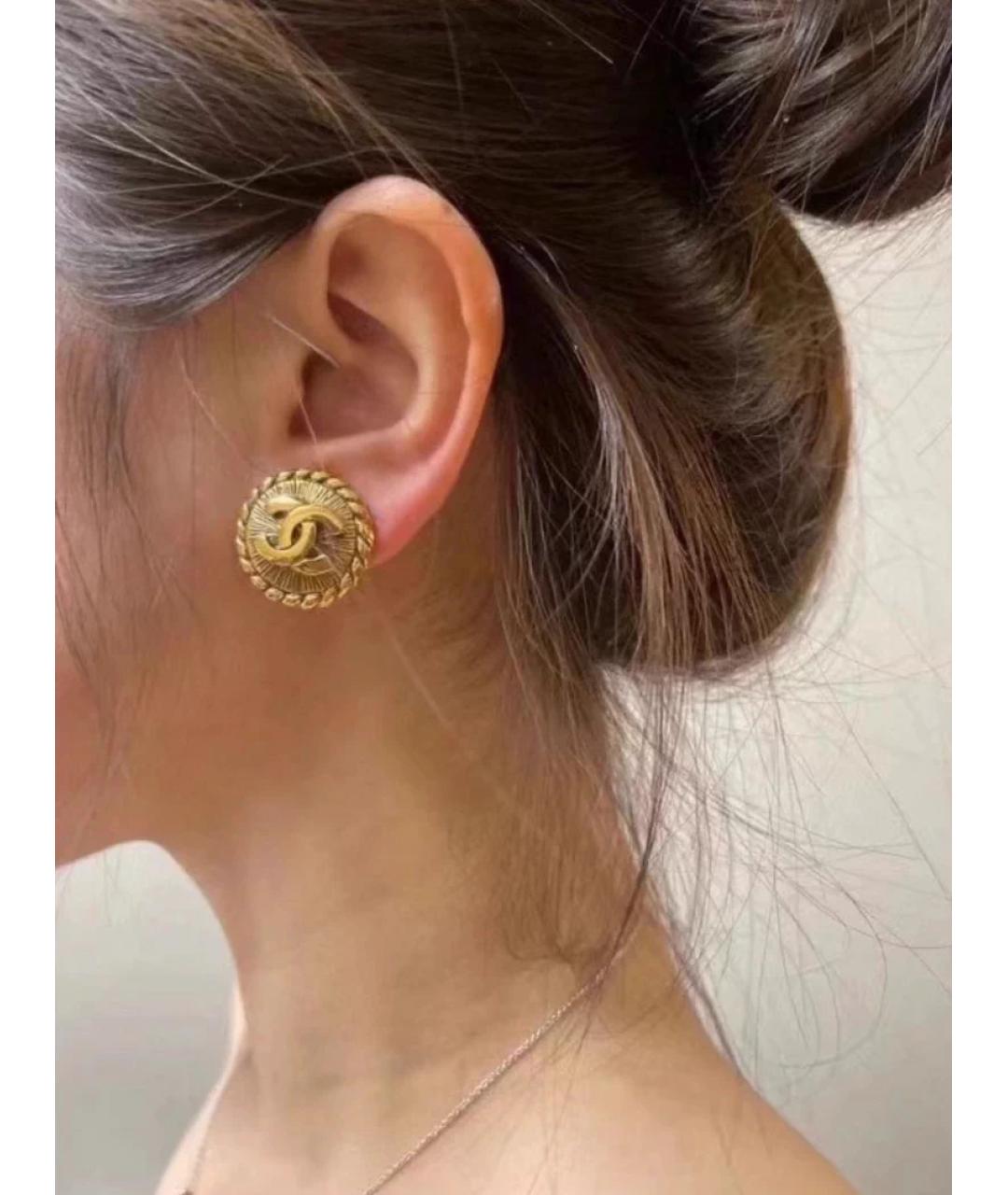 CHANEL Золотые металлические клипсы, фото 3