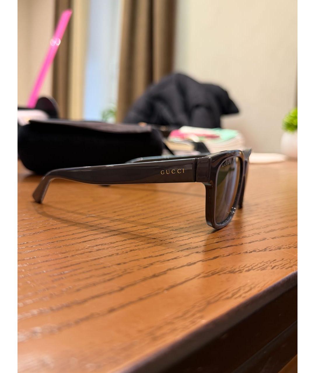 GUCCI Антрацитовые пластиковые солнцезащитные очки, фото 2